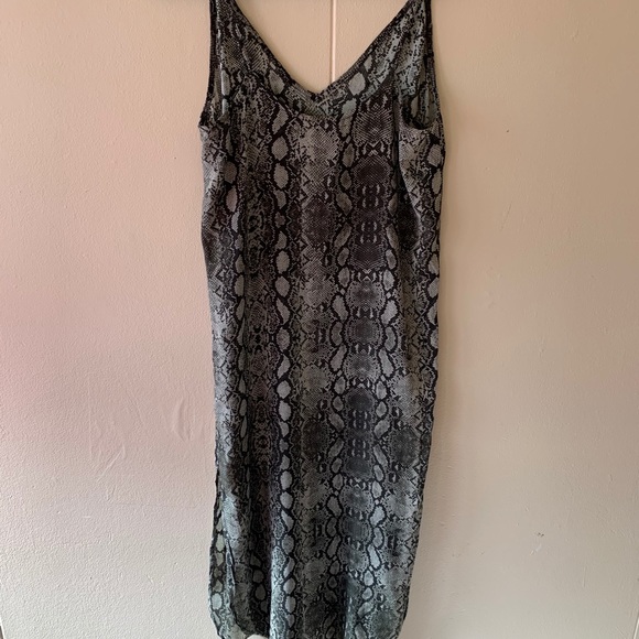 ❗️SOLD❗️Acacia Sage Python Lewis Dress - Picture 2 of 3